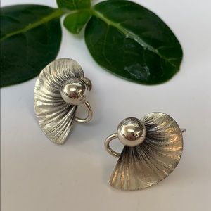 Forstner Lilly oaf earrings